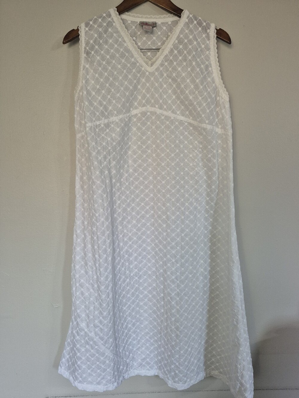 Vintage White Textured Sleeveless Nightgown Diamond Texture By Paltex M/L